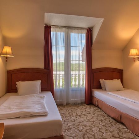 Hotel Bellevue Esztergom Esterno foto