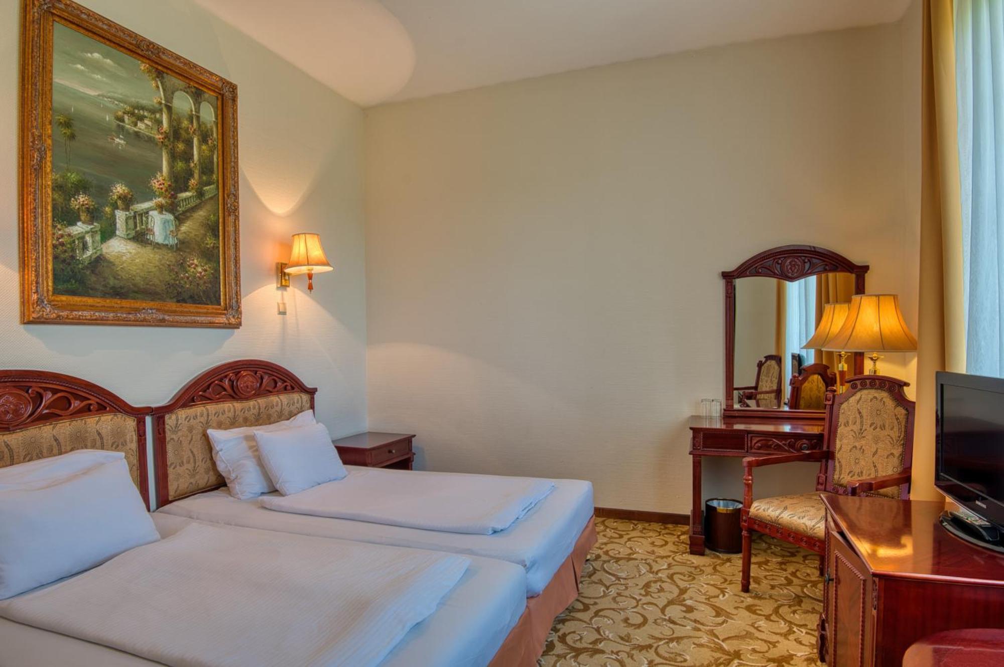 Hotel Bellevue Esztergom Esterno foto