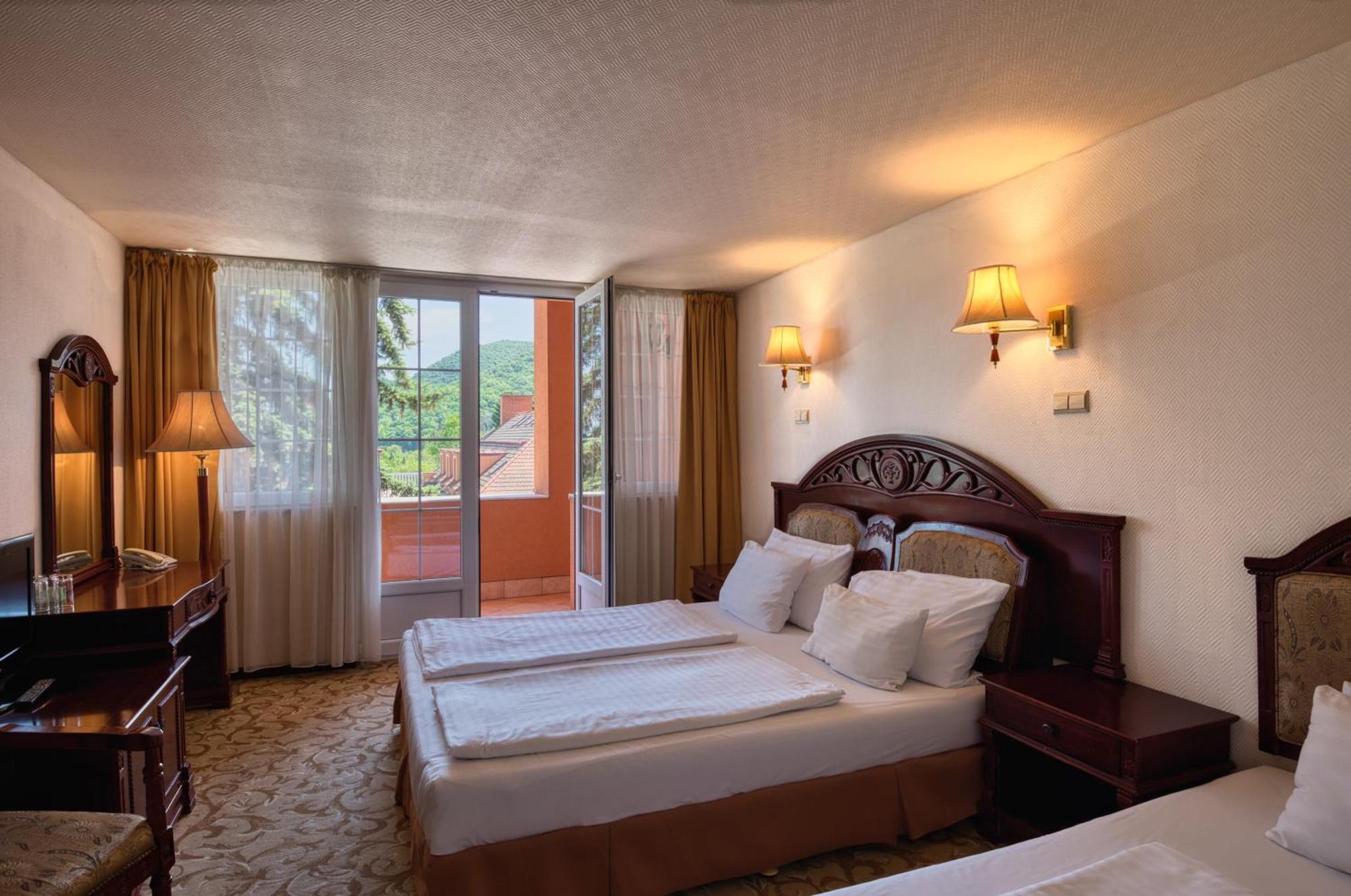 Hotel Bellevue Esztergom Esterno foto
