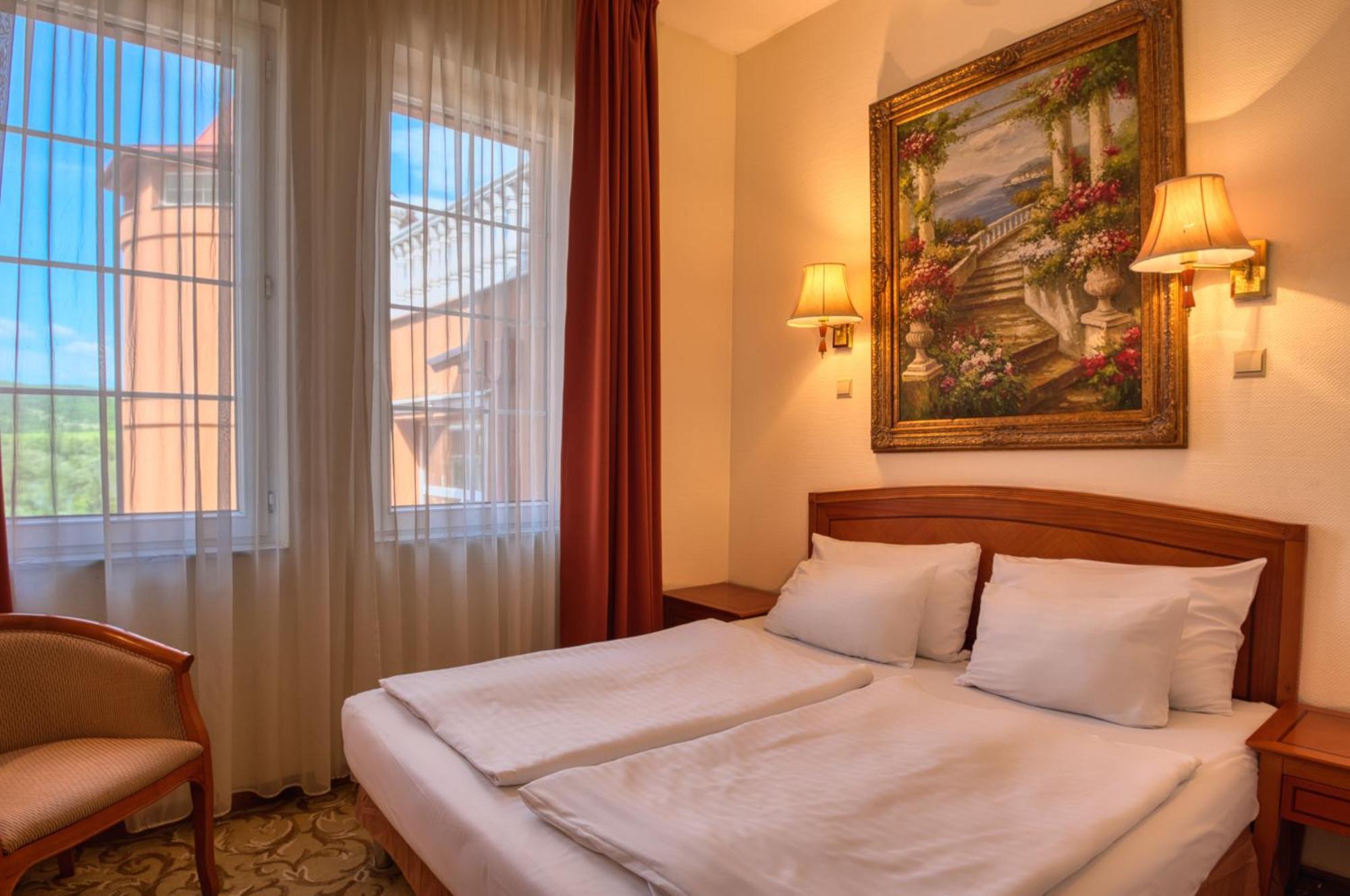 Hotel Bellevue Esztergom Esterno foto