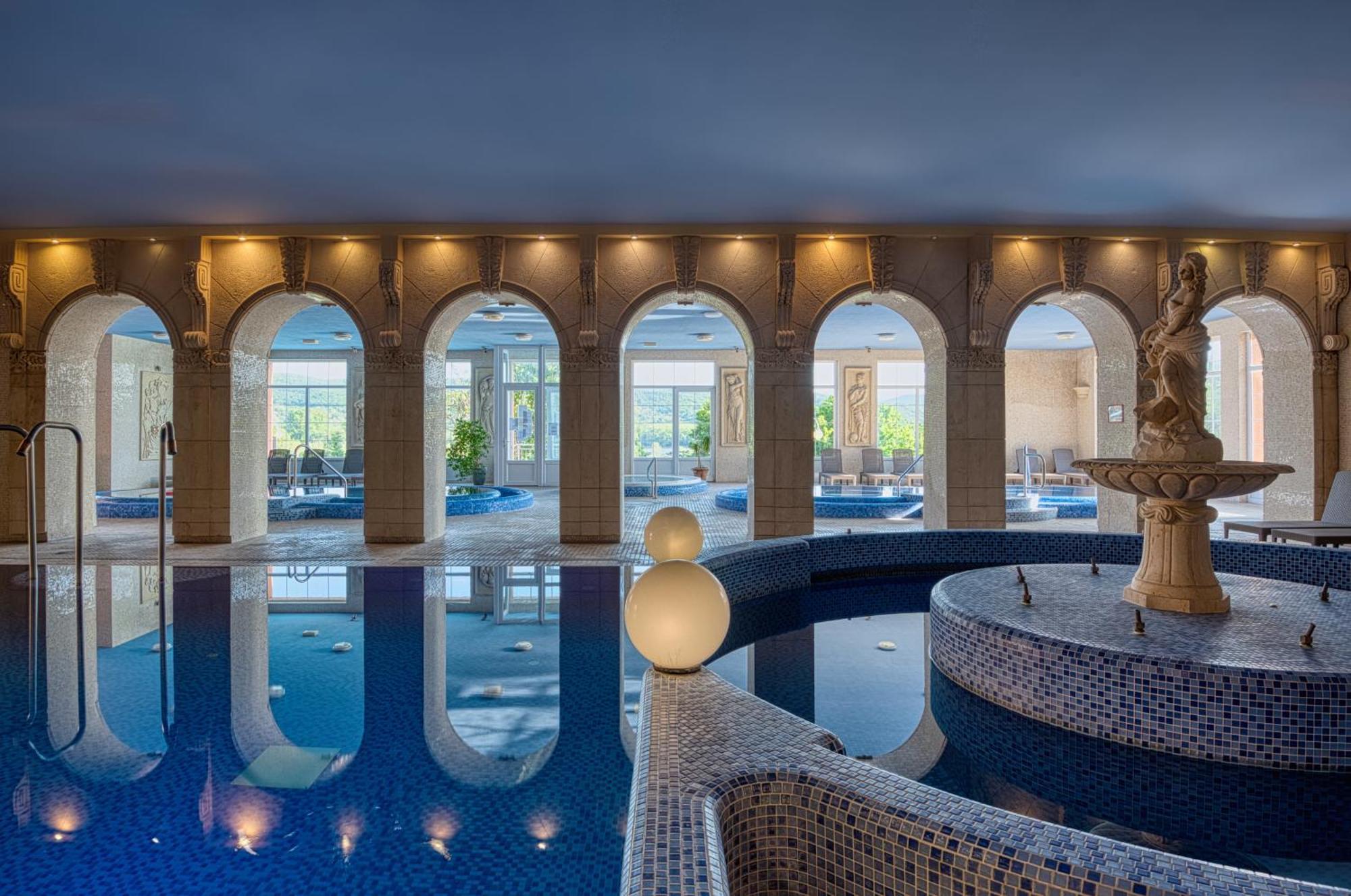 Hotel Bellevue Esztergom Esterno foto