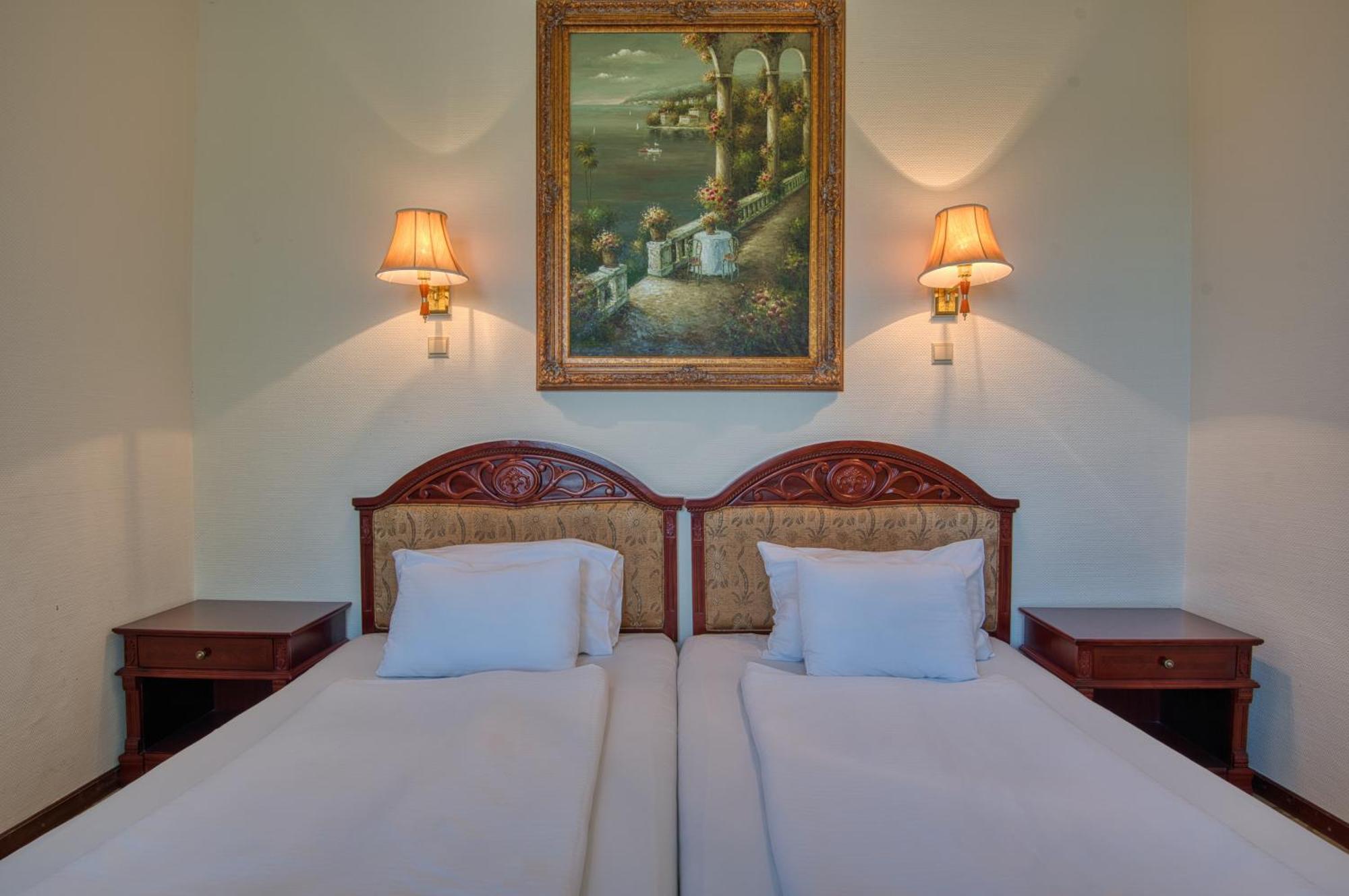 Hotel Bellevue Esztergom Esterno foto