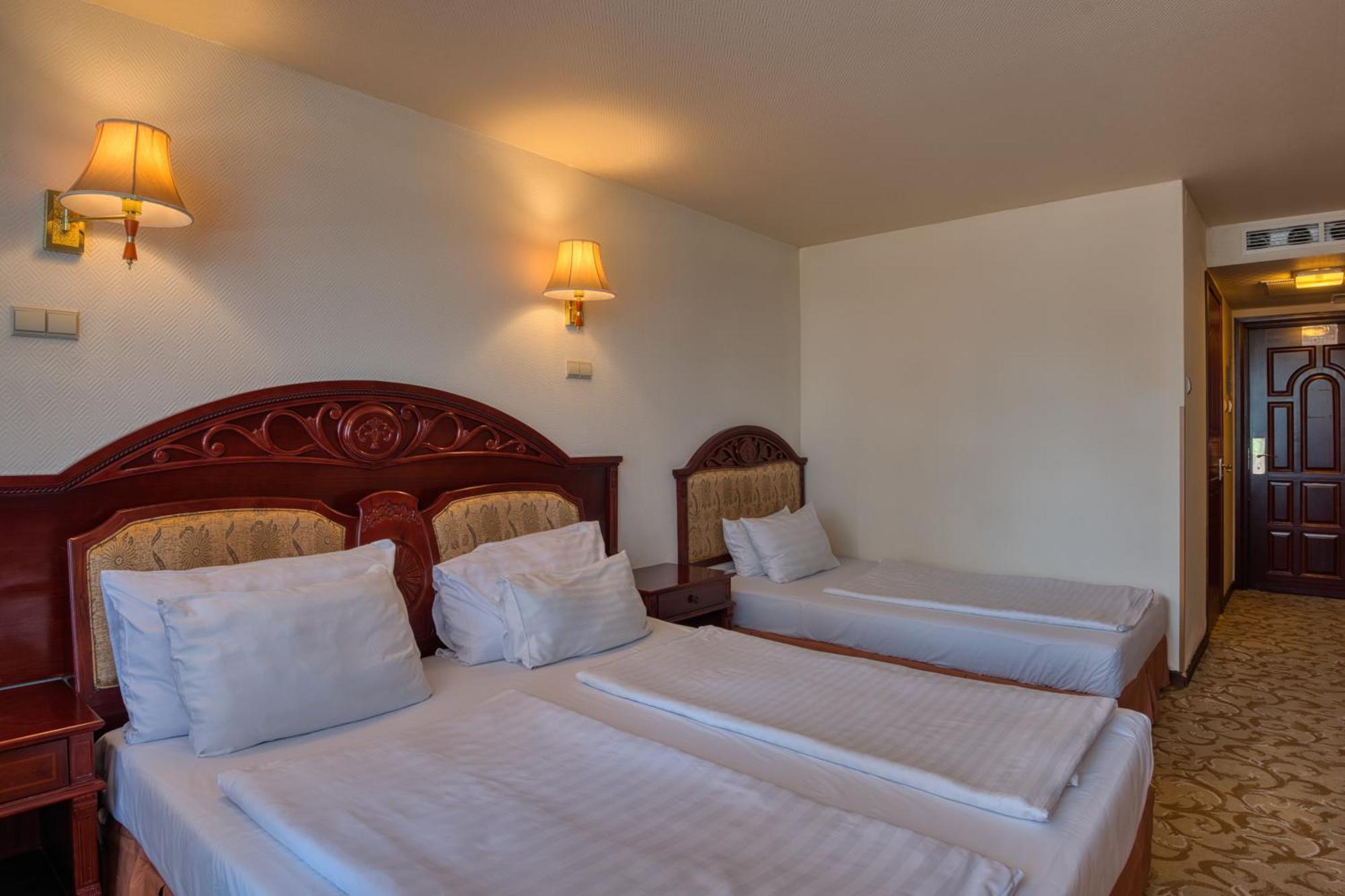 Hotel Bellevue Esztergom Esterno foto