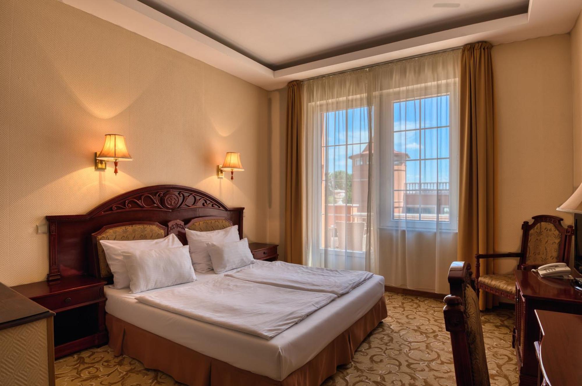 Hotel Bellevue Esztergom Esterno foto