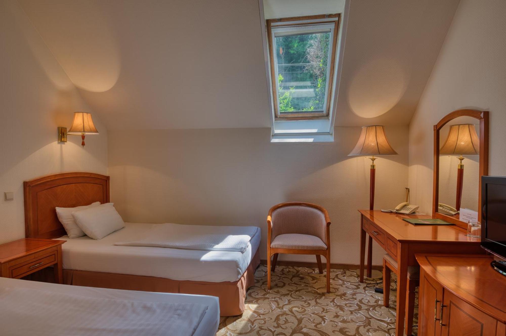 Hotel Bellevue Esztergom Camera foto