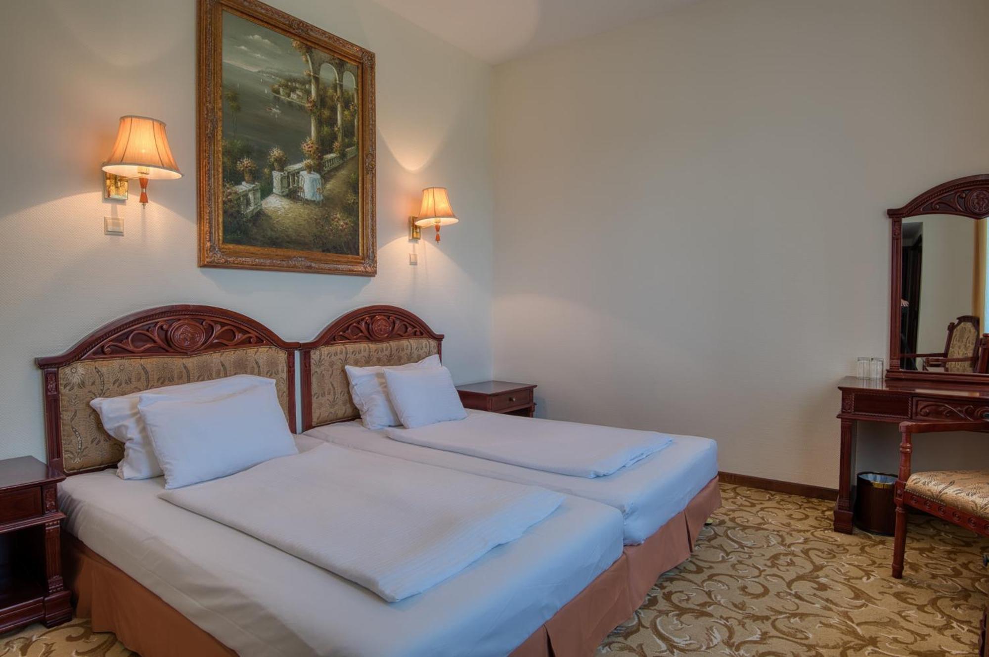 Hotel Bellevue Esztergom Esterno foto