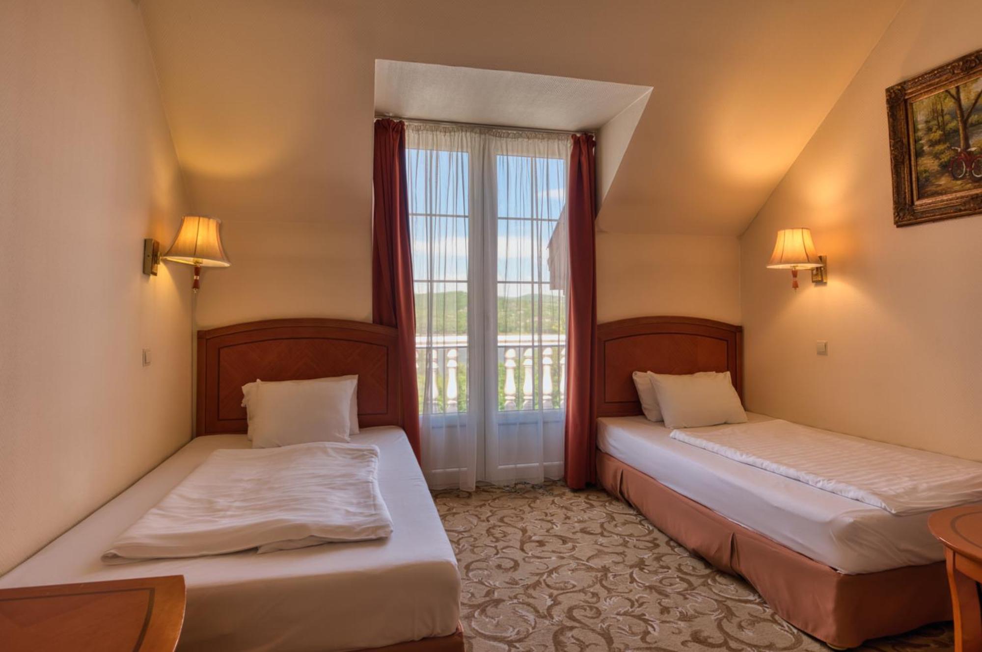 Hotel Bellevue Esztergom Esterno foto