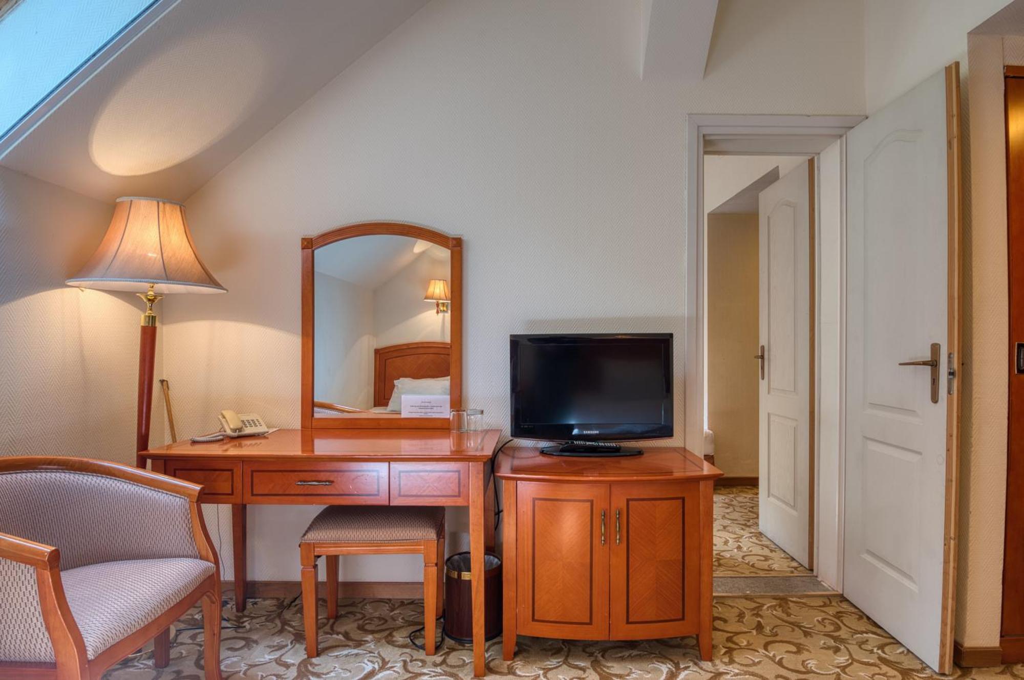 Hotel Bellevue Esztergom Esterno foto