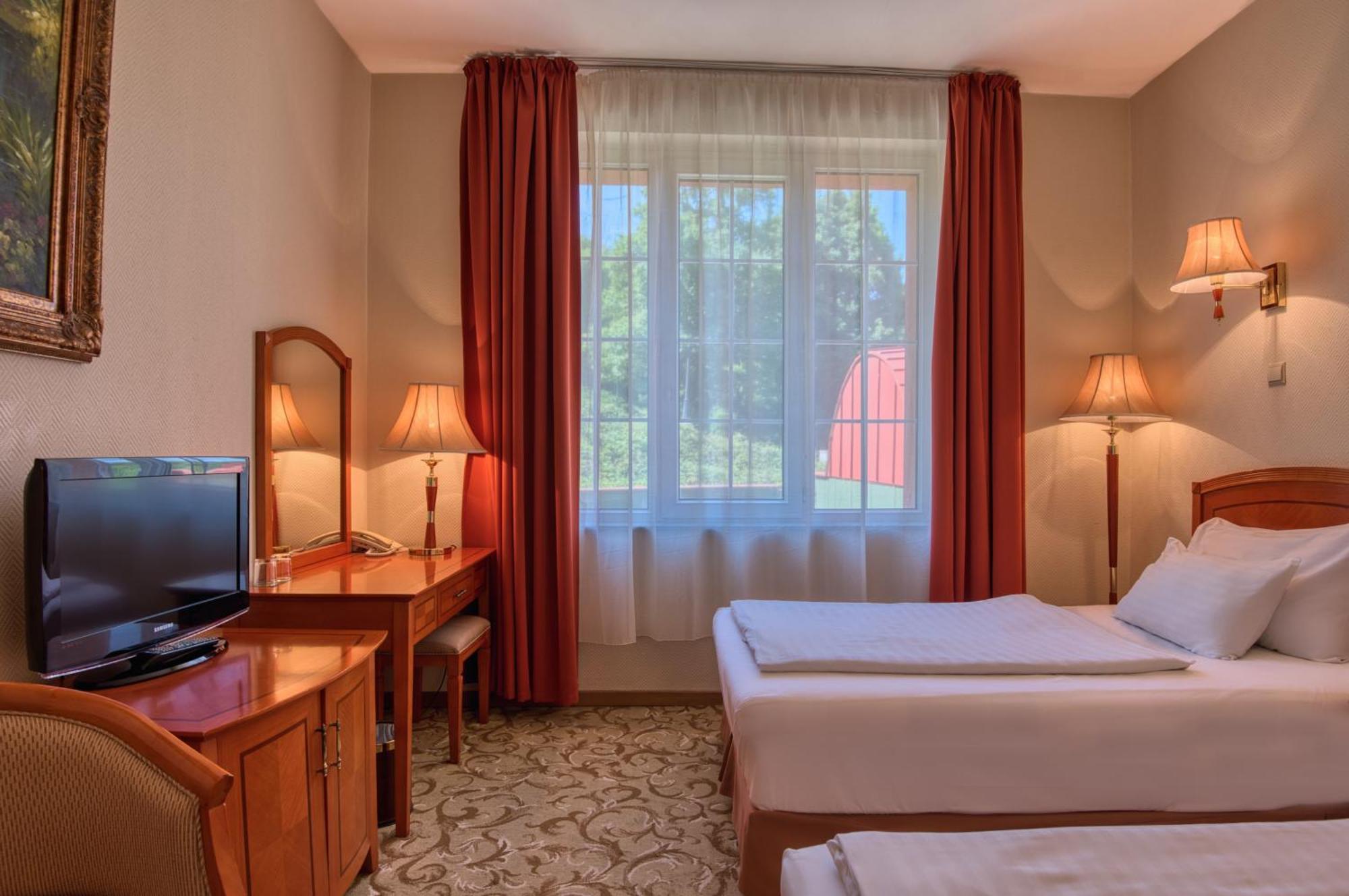 Hotel Bellevue Esztergom Esterno foto