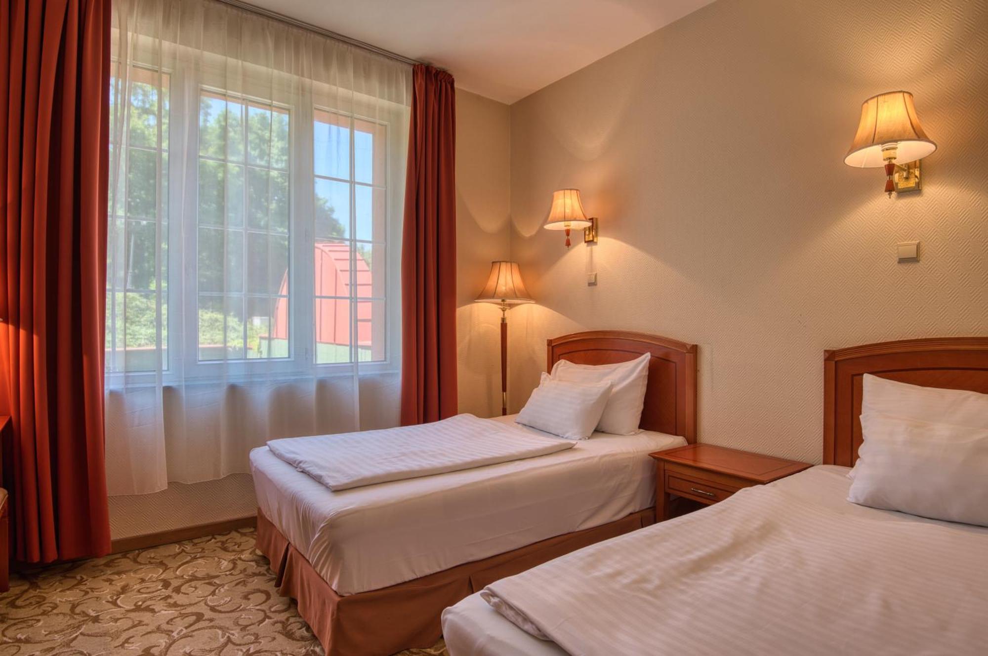 Hotel Bellevue Esztergom Esterno foto