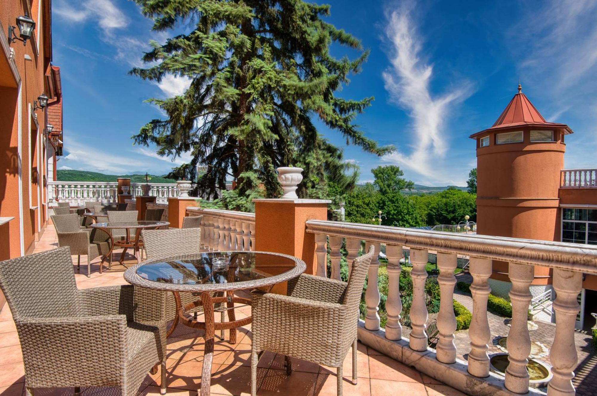 Hotel Bellevue Esztergom Esterno foto