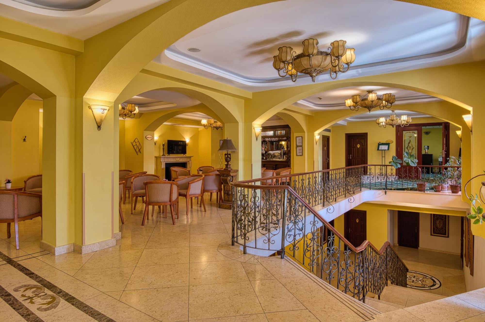 Hotel Bellevue Esztergom Esterno foto