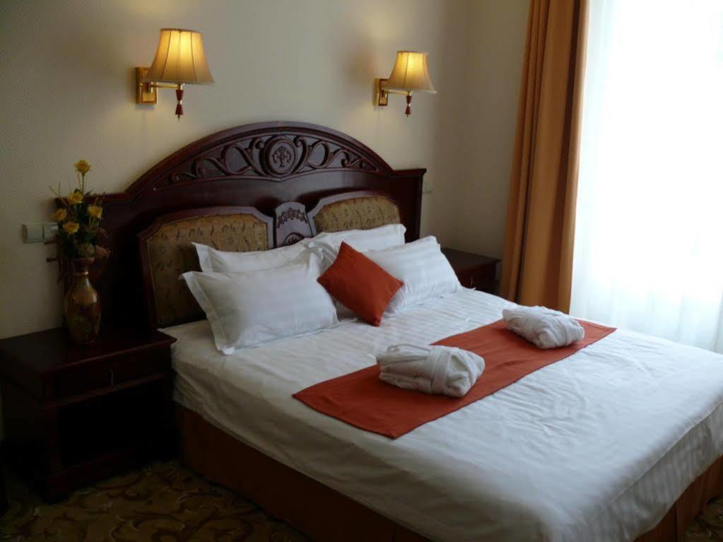 Hotel Bellevue Esztergom Esterno foto
