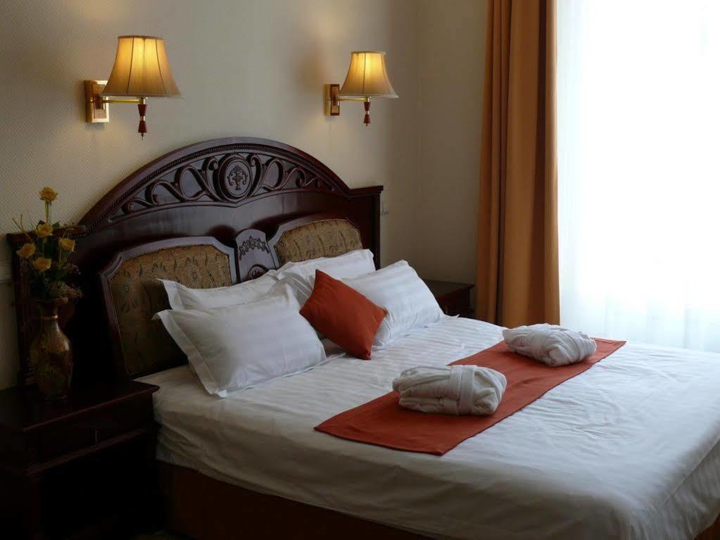Hotel Bellevue Esztergom Esterno foto