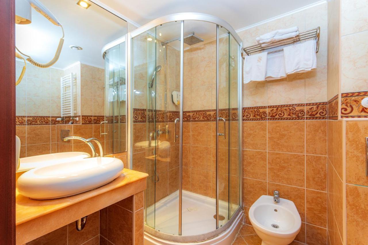 Hotel Bellevue Esztergom Esterno foto